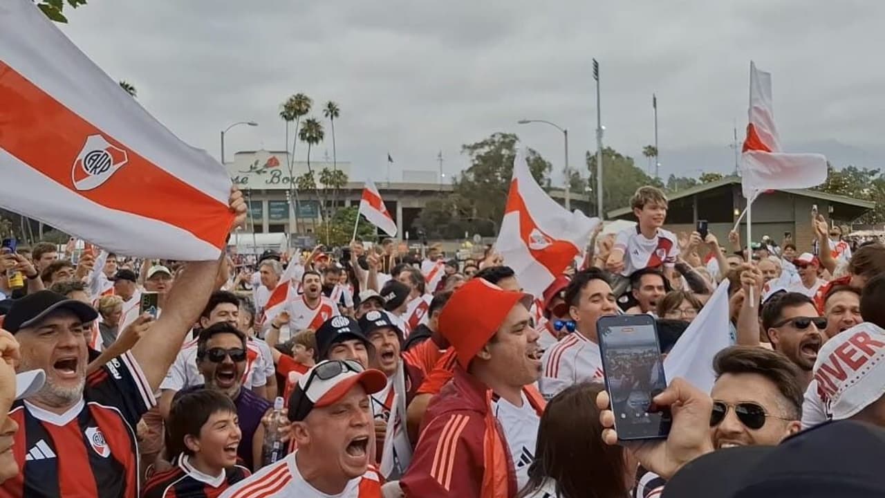 Torcedores do River Plate demonstram reação intensa após confronto contra o Palmeiras.