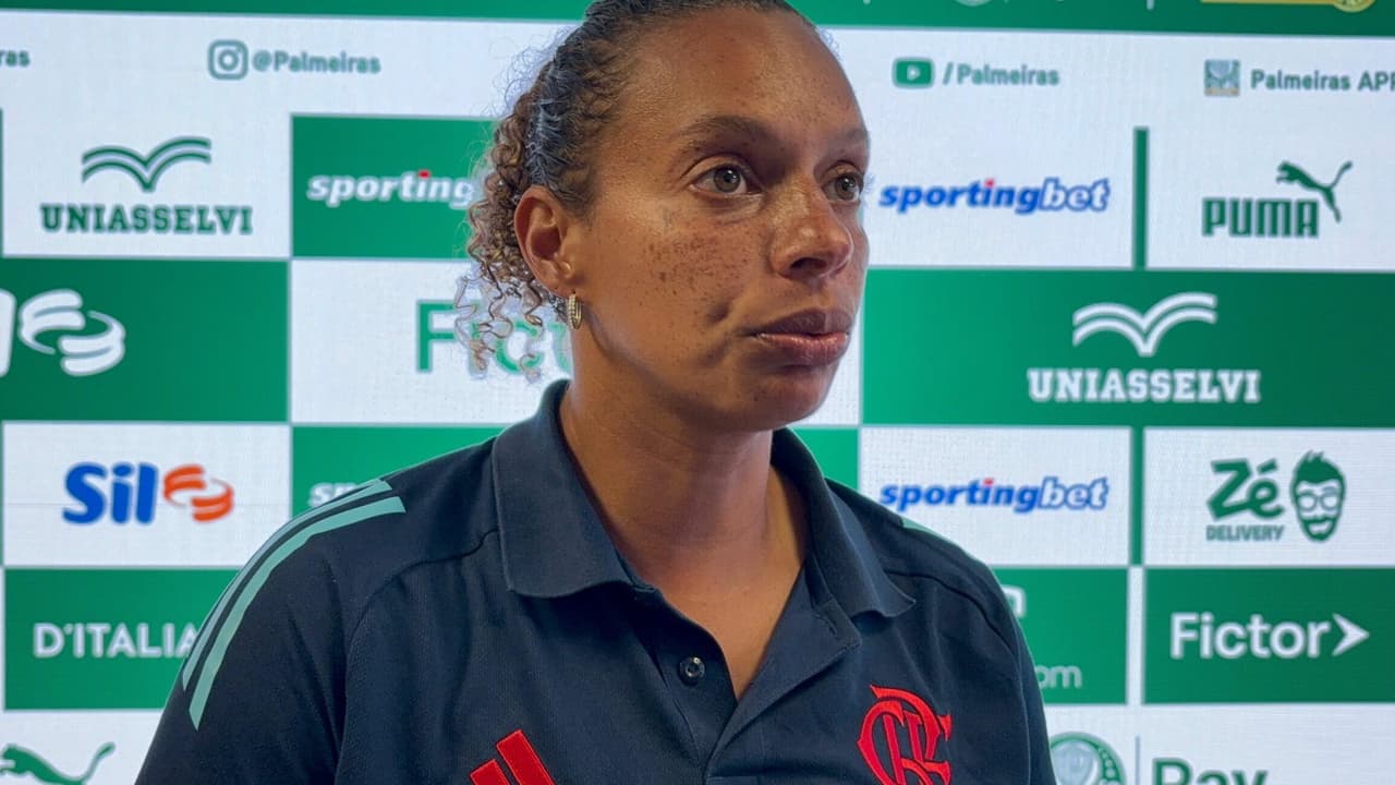 Maior Apoio da Torcida ao Time Feminino do Flamengo: Foco na Superac¸a~o
