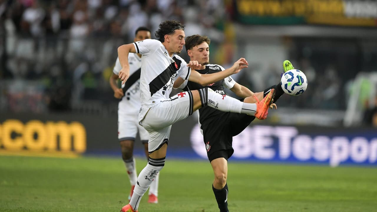 Corinthians vence Vasco por 3 a 2 e complica briga contra o rebaixamento