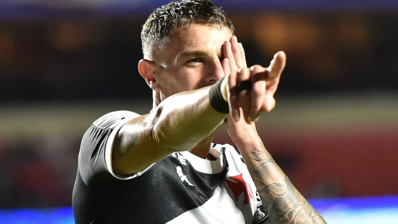 Com volta de Vegetti, Diniz ganha ‘dor de cabeça boa’ para escalar o Vasco
