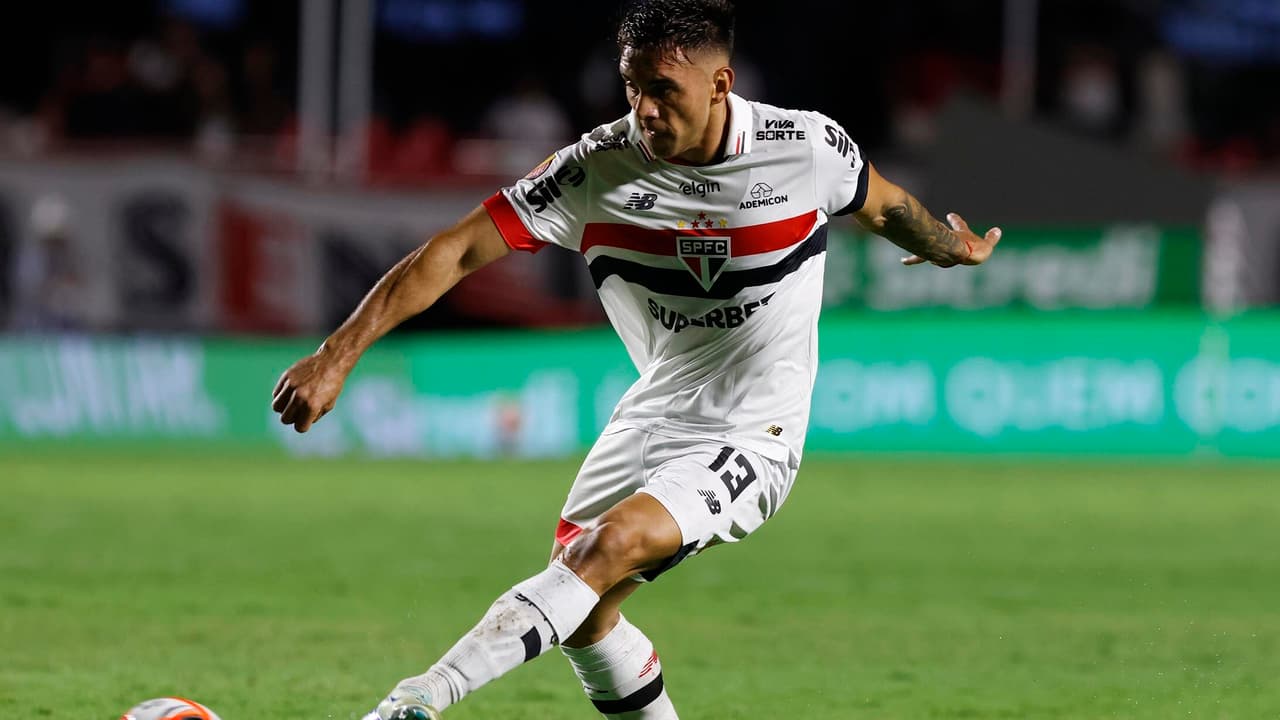 Enzo Díaz sofre entorse e preocupa São Paulo para a Libertadores