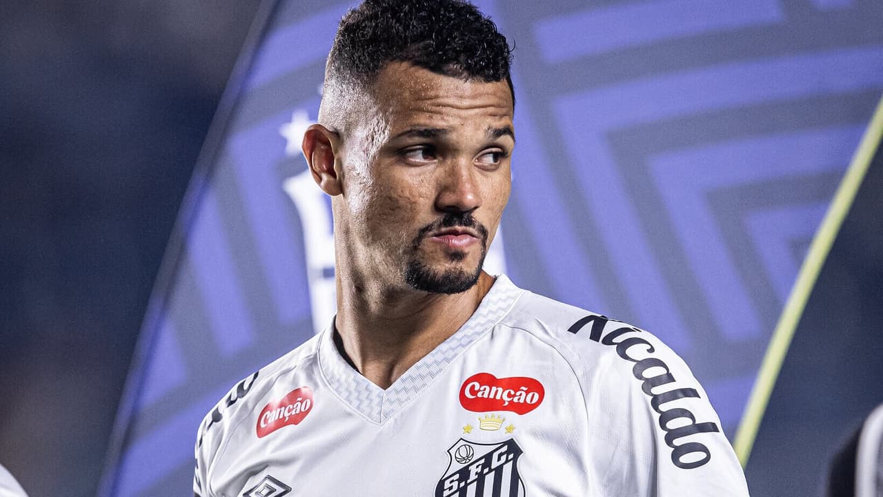 Mudanças na zaga do Santos deixam sequência de Zé Ivaldo em aberto