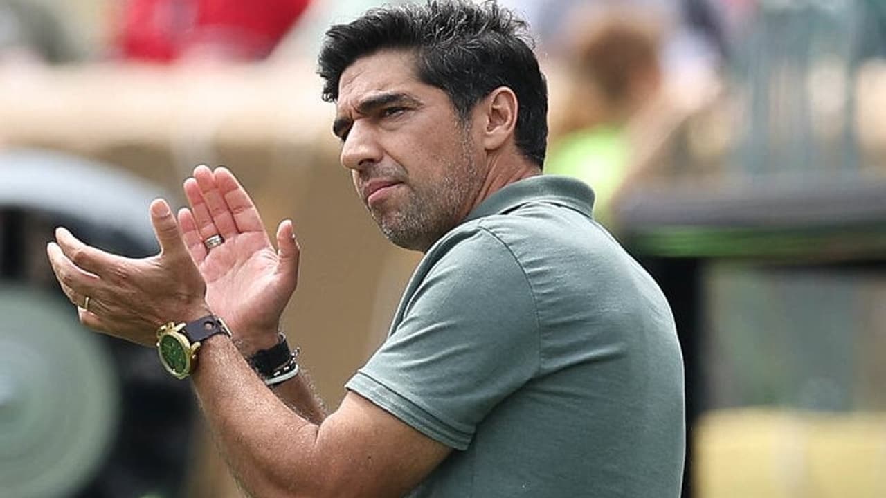 Ex-treinador rival comenta trabalho de Abel no Palmeiras: 'Deveria ser Deus'