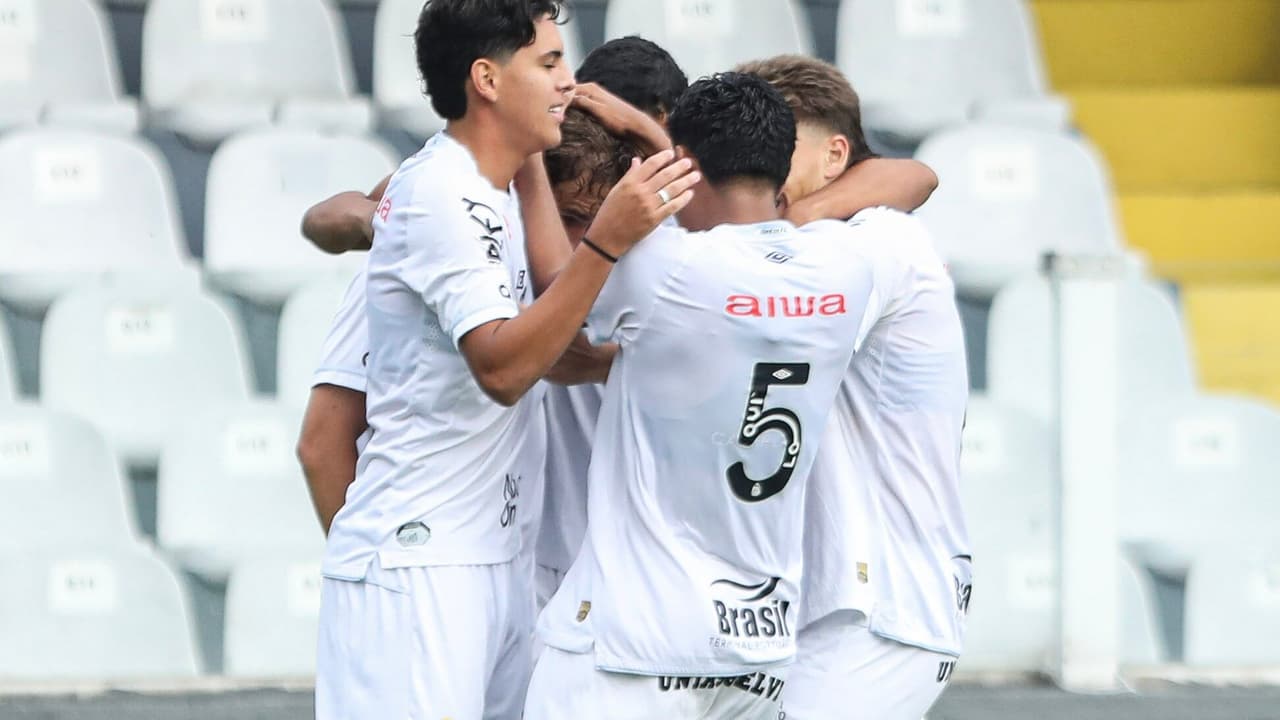 Sob olhar de Vojvoda, Santos vira sobre o Corinthians e avança no Paulistão Sub-20