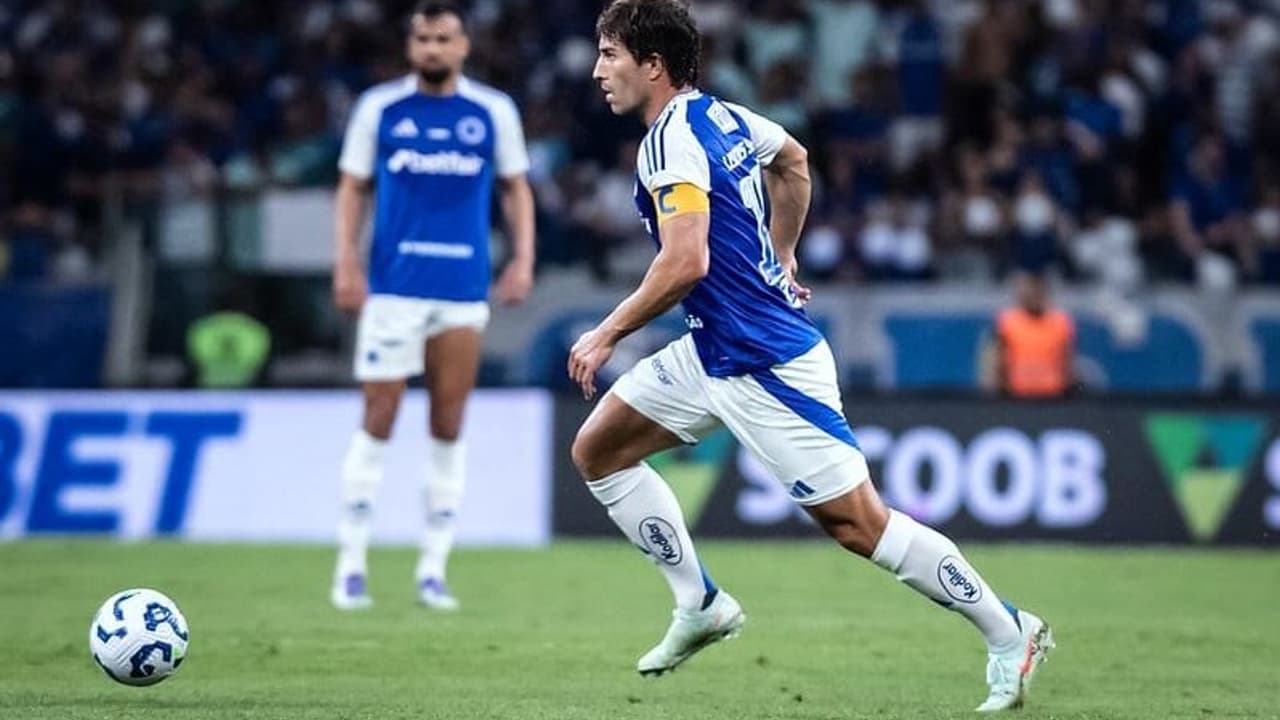Lucas Silva se diz impressionado com velocidade do chute em gol do Cruzeiro