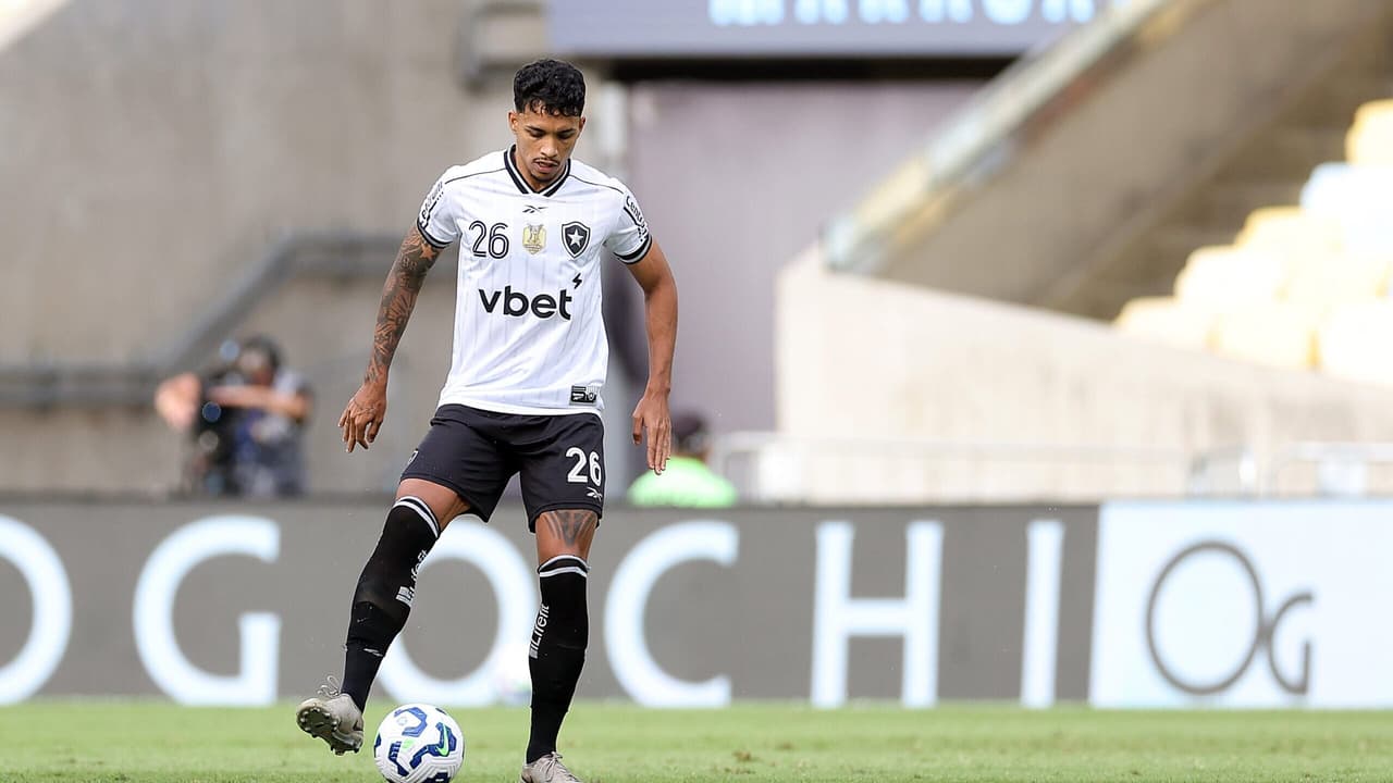 Gabriel Bahia faz boa estreia pelo Botafogo apesar da derrota