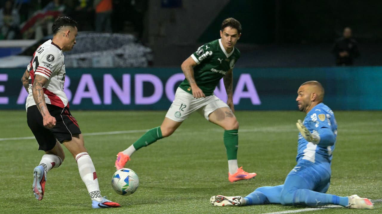 Weverton destaca a importância da vitória e celebra classificação do Palmeiras