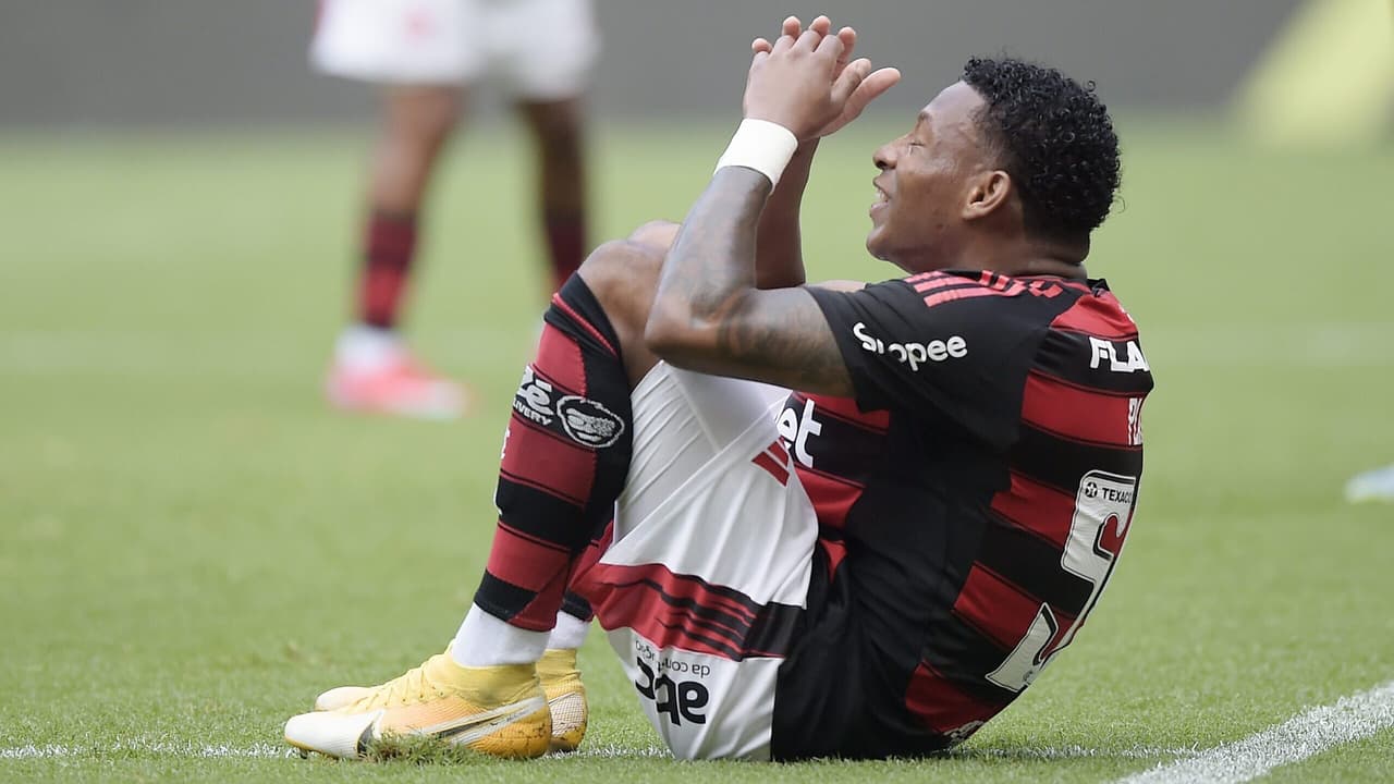 Plata não treina com o grupo e pode ser desfalque no Flamengo