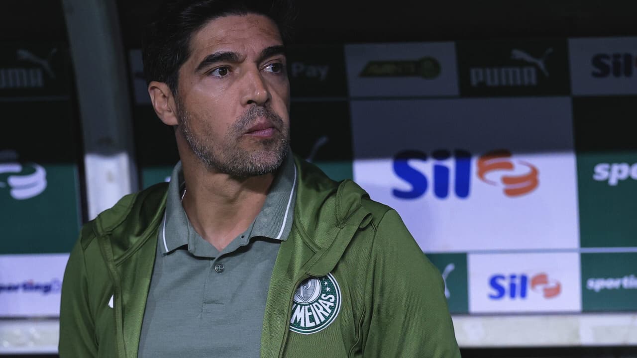 Abel Ferreira retorna ao Palmeiras para nova fase de trabalho nesta semana