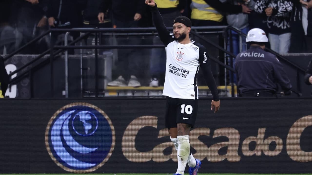 Memphis se declara em aniversário do Corinthians: 'Linda história'