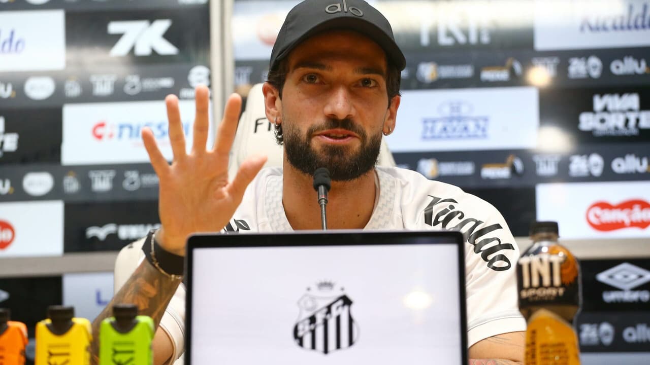 Lautaro Díaz revela conversa com Vojvoda e destaca polivalência