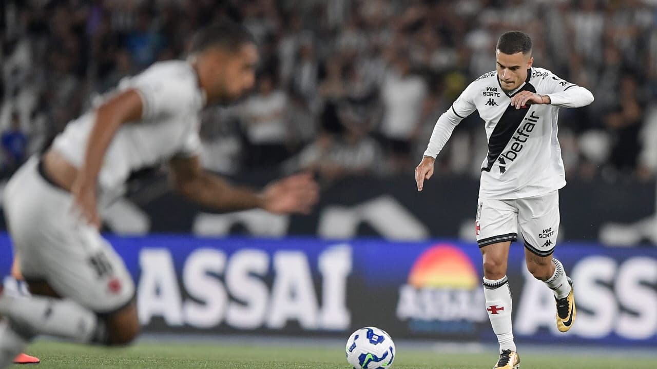Torcedores do Flamengo elogiam ação de jogador do Vasco em jogo recente