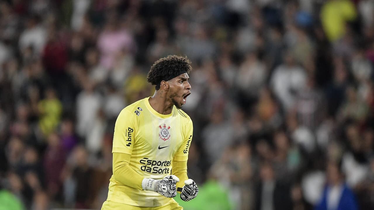Em alta no Corinthians, Hugo Souza busca oportunidade 'prometida' por Ancelotti