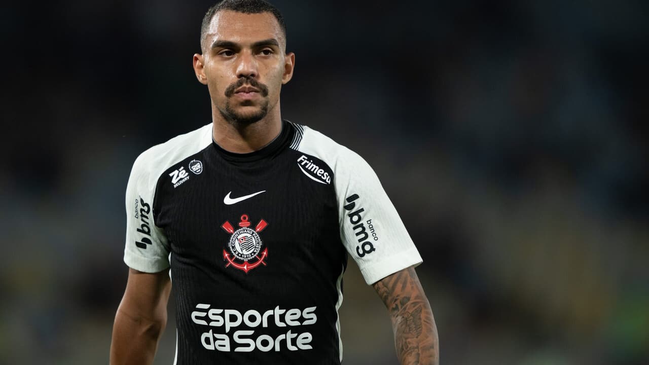 Matheuzinho e Hugo Souza celebram vitória do Corinthians com garra e determinação