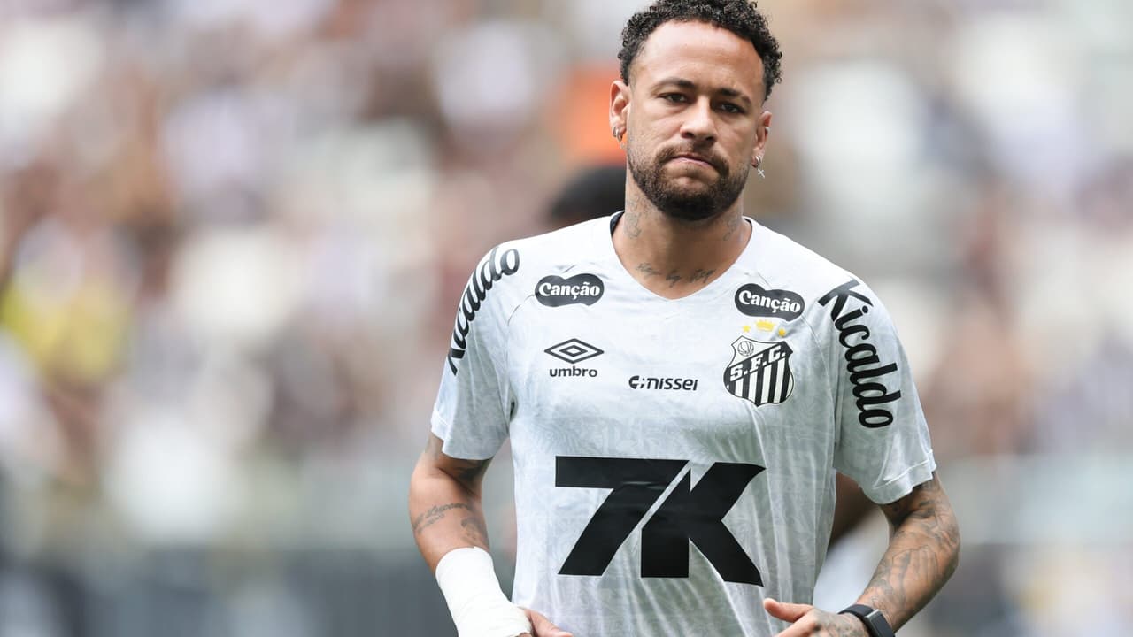 Neymar abre processo contra jornalista brasileiro por 'Fake News'
