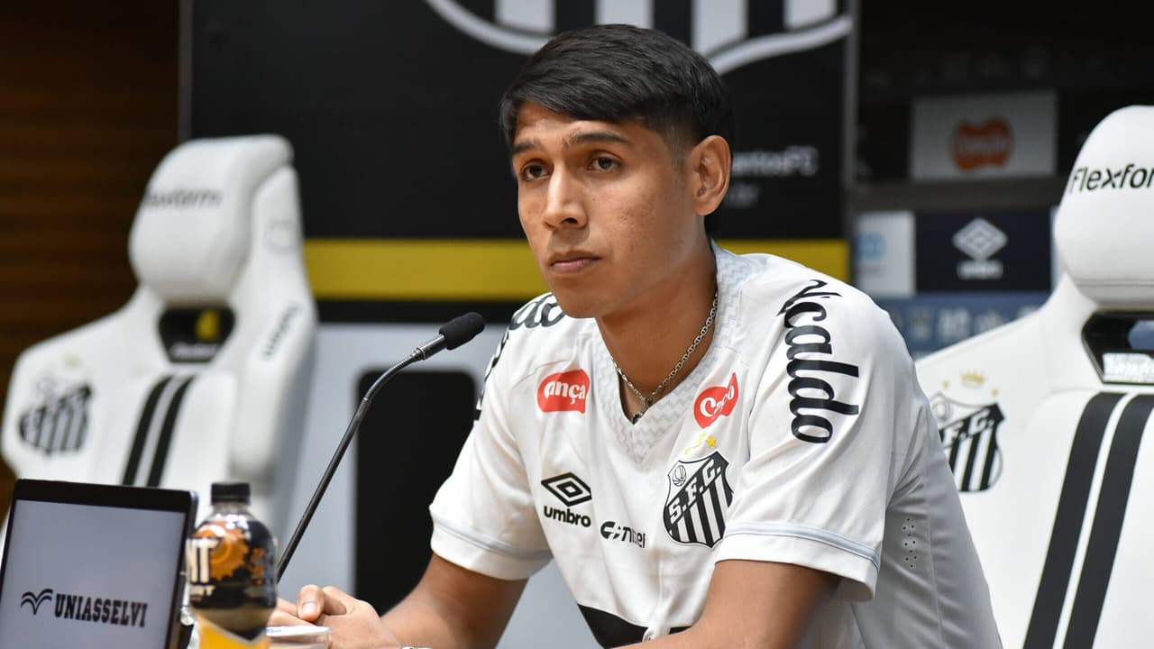 Alexis Duarte cita Neymar e Pelé em chegada ao Santos: 'Representa muito'
