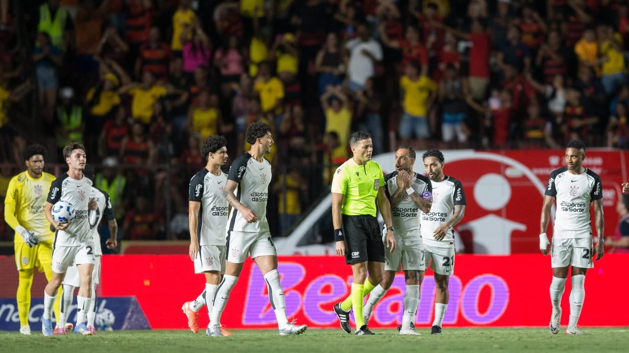 Maycon lamenta desatenções em derrota do Corinthians para o Sport