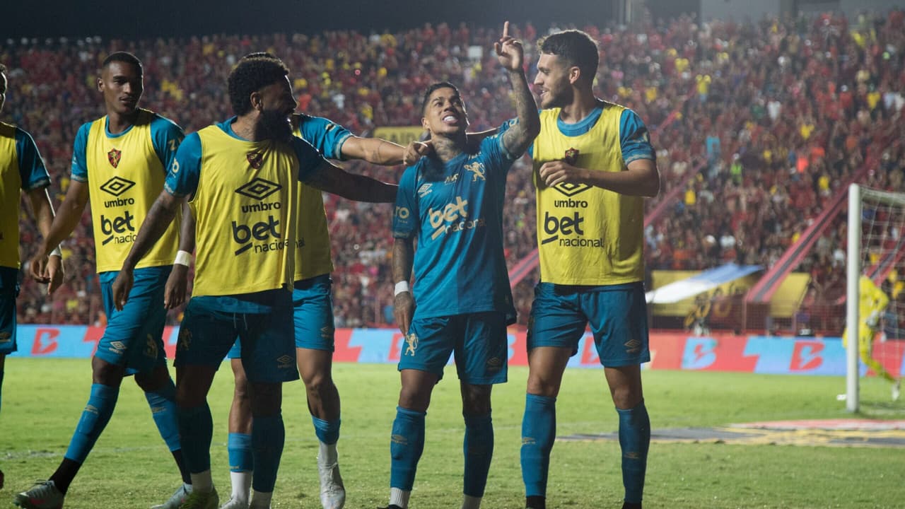 Sport derrota Corinthians e conquista sua primeira vitória em casa no Brasileirão