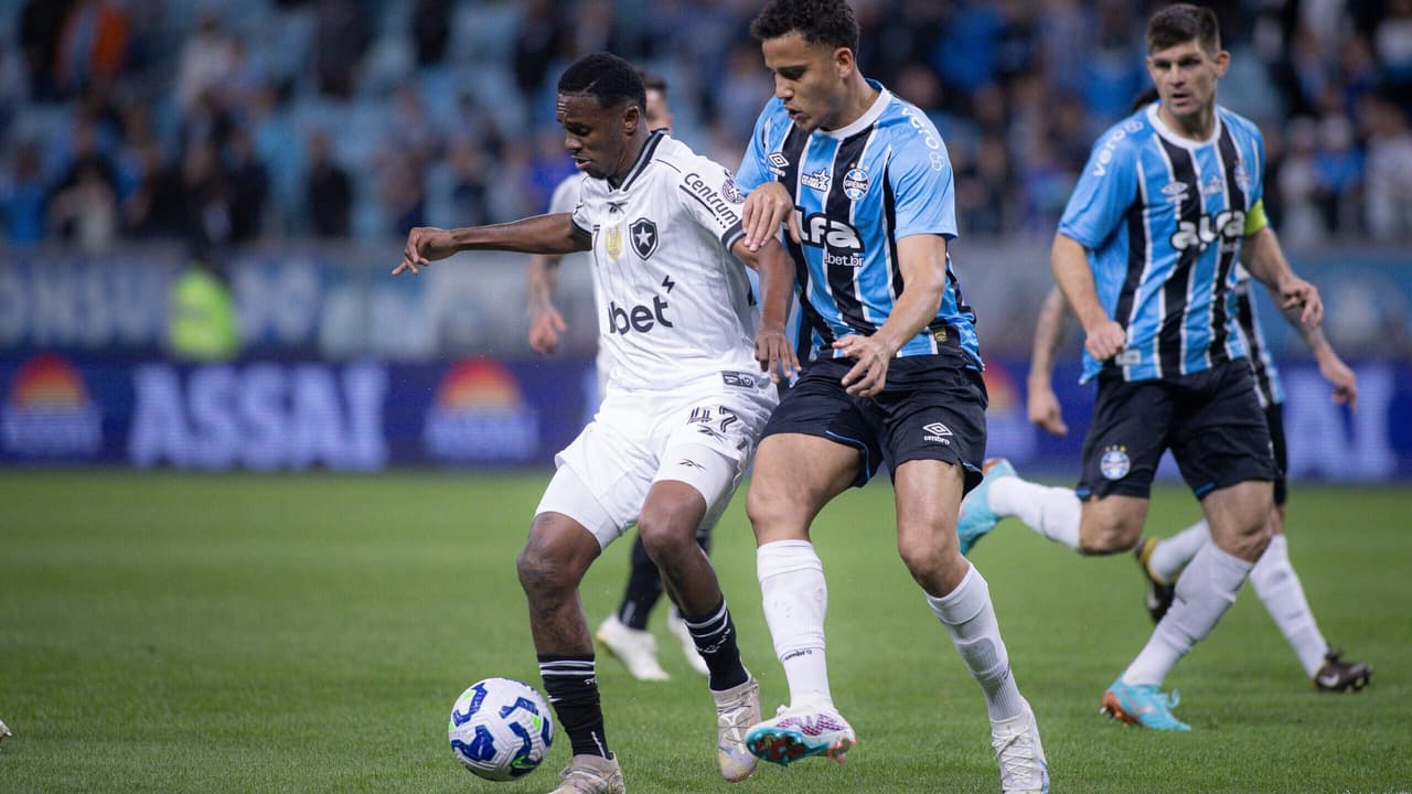 VAR de pênalti marcado para o Grêmio contra o Botafogo viu 'braço aberto'