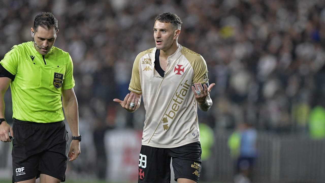 Narrador discorda de decisão da arbitragem em Vasco x Bahia: 'Loucura'