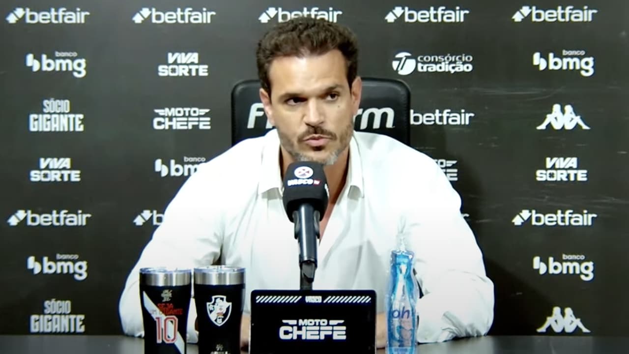 Diretor do Vasco dispara sobre arbitragem contra Bahia: 'Escandaloso'