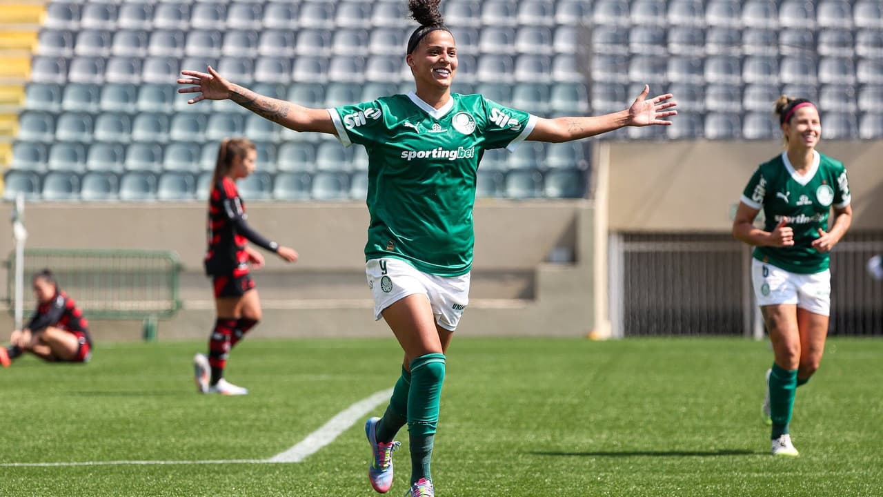 Palmeiras faz homenagem a Amanda Gutierres, candidata ao prêmio Bola de Ouro