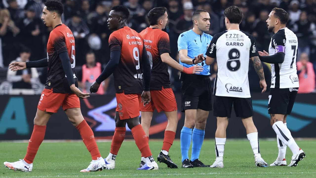 Jornalistas debatem polêmica do gol anulado em Corinthians e Athletico