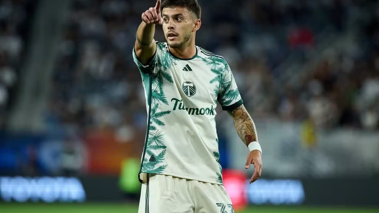 Jogador emprestado pelo Grêmio sofre grave lesão no joelho