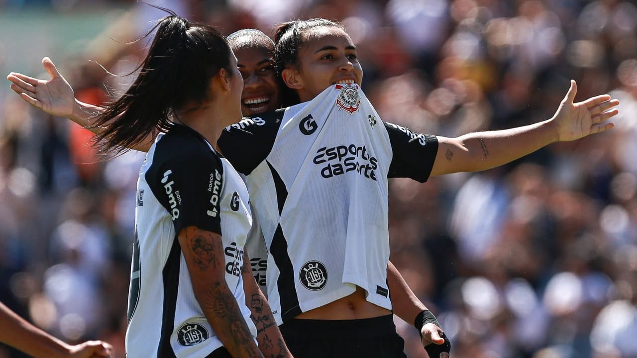 Corinthians ganha prêmio de melhor time feminino da América do Sul pelo Confut