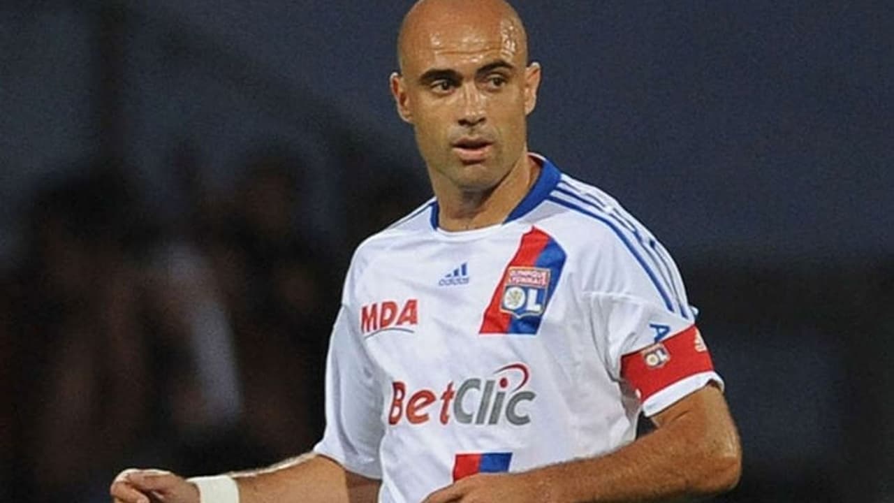Por onde anda Cris, ex-zagueiro do Cruzeiro e da Seleção?