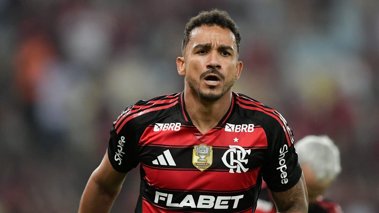 Danilo critica arbitragem em Flamengo x Estudiantes e gera repercussão negativa