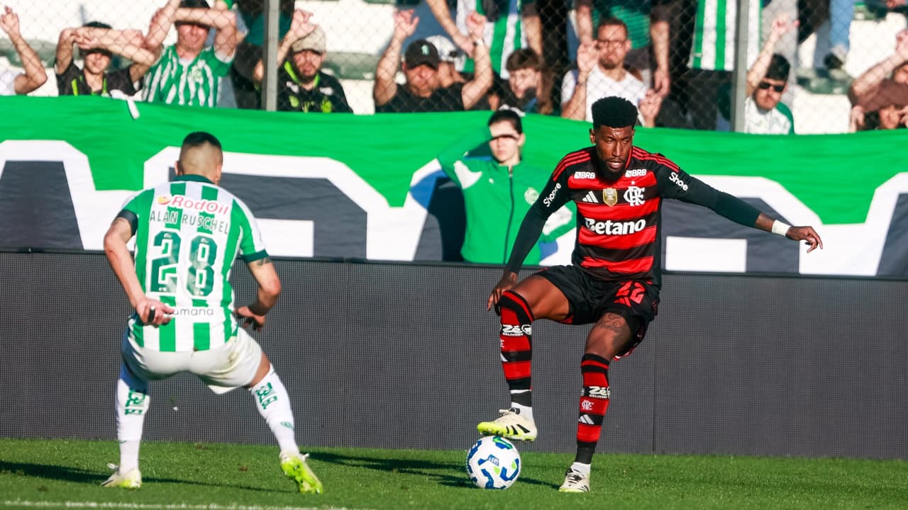 Emerson Royal comemora estreia no Flamengo com primeiro gol: Vinha sonhando