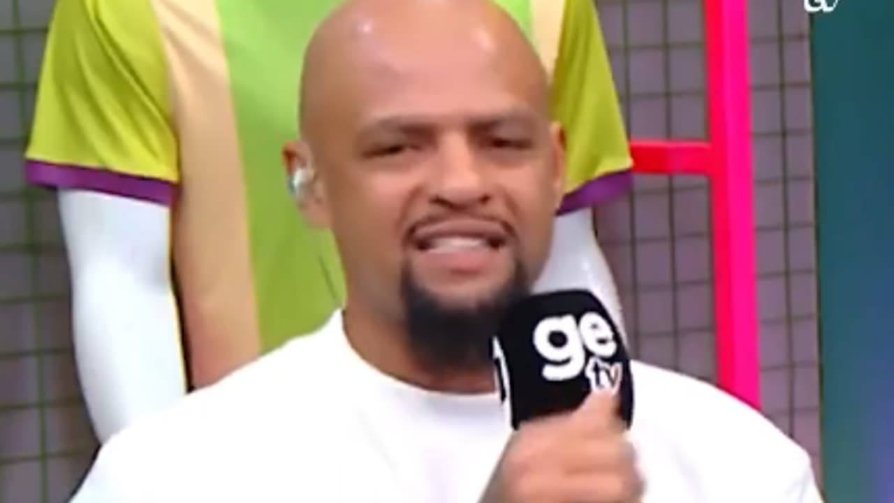 Felipe Melo se dirige à torcida do Palmeiras: 