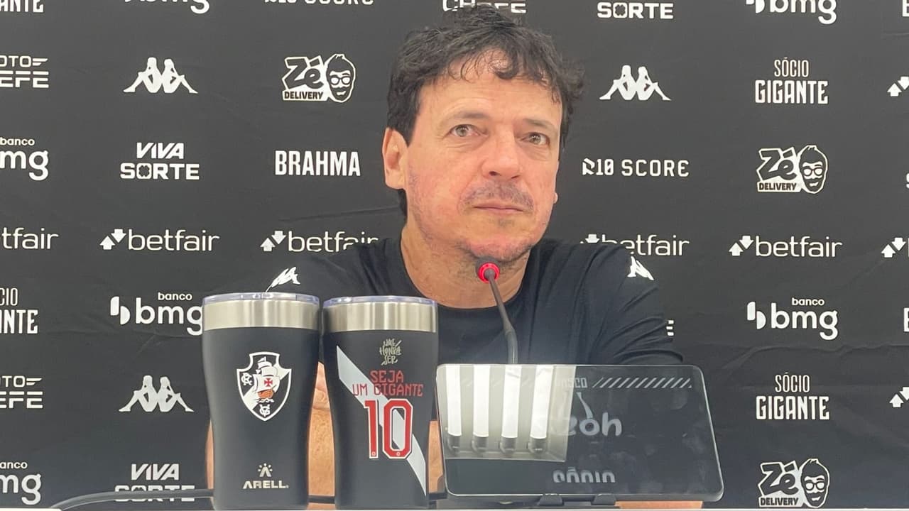 Diniz celebra classificação do Vasco e diz que queria Robert Renan desde falha no Inter