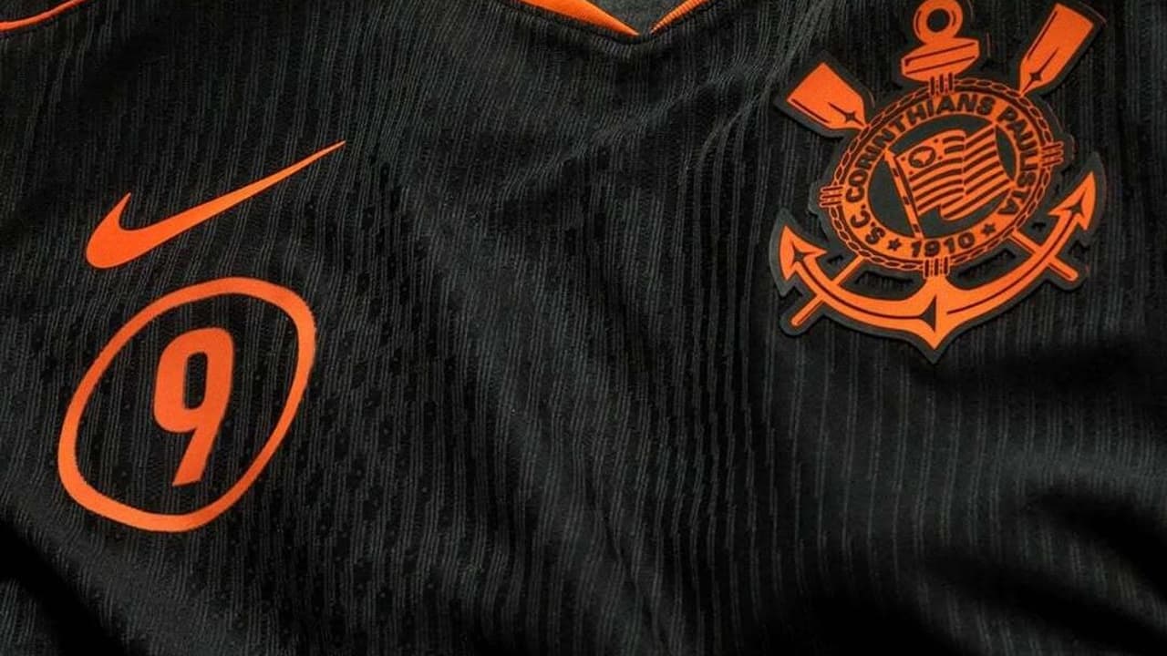 Corinthians lança nova terceira camisa com referência a 2005