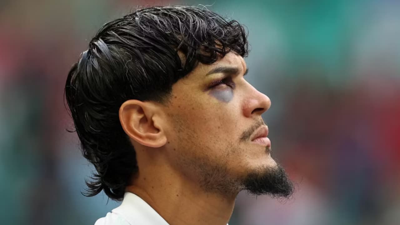 Gustavo Gómez critica gramado da Fonte Nova e sugere campo sintético como alternativa