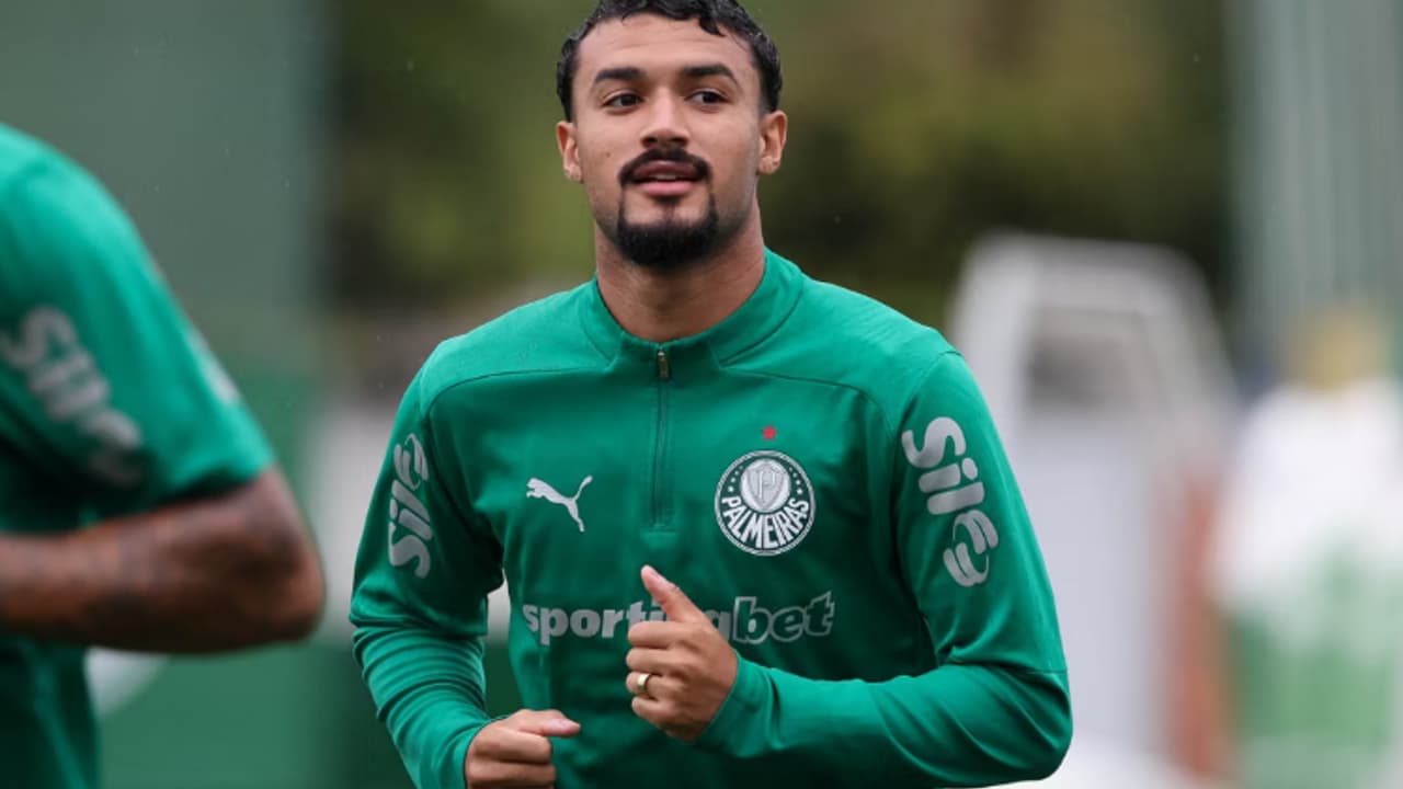 Jefté, do Palmeiras, compartilha experiências de jogar na Libertadores pela primeira vez