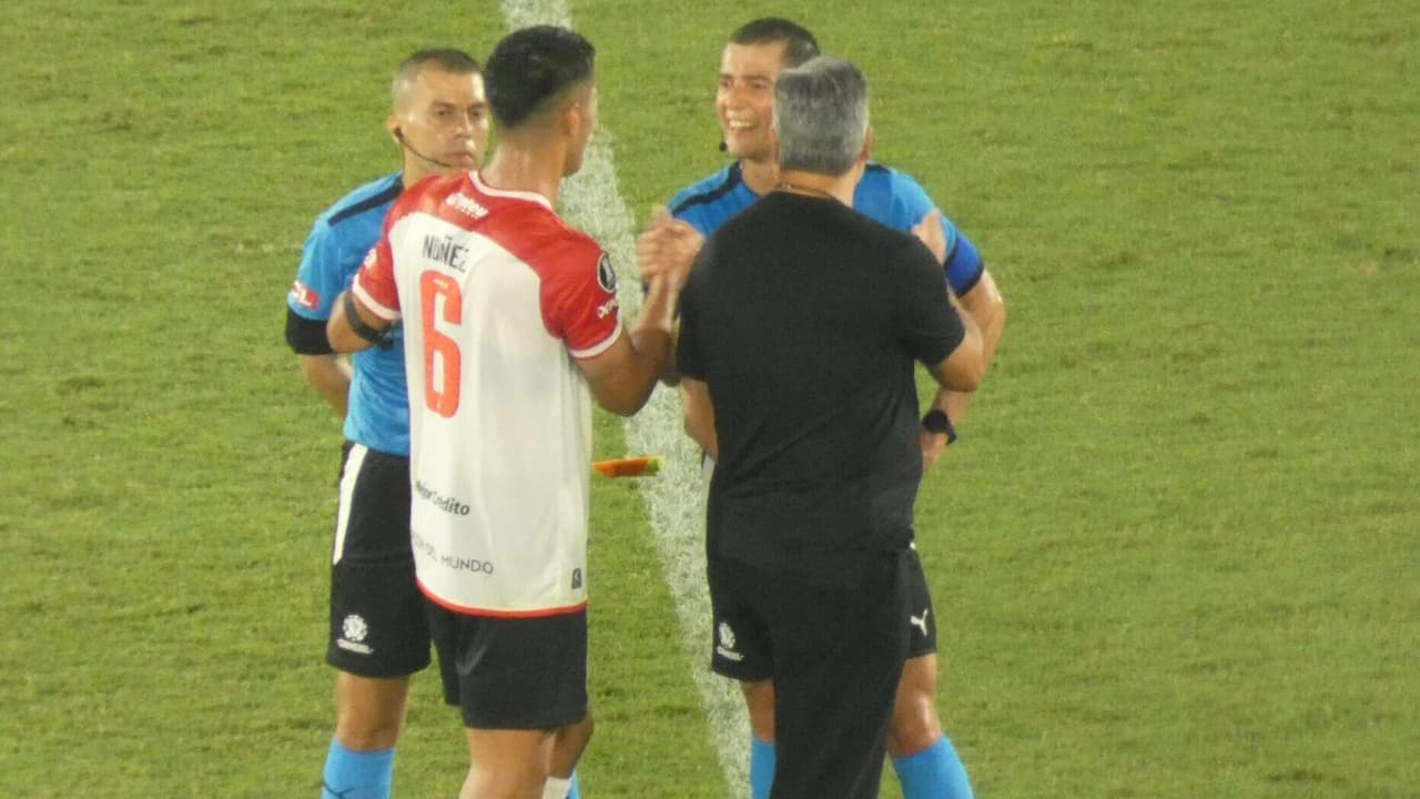 Flamengo critica arbitragem na Libertadores: Inaceitável e prejudicial para a competição