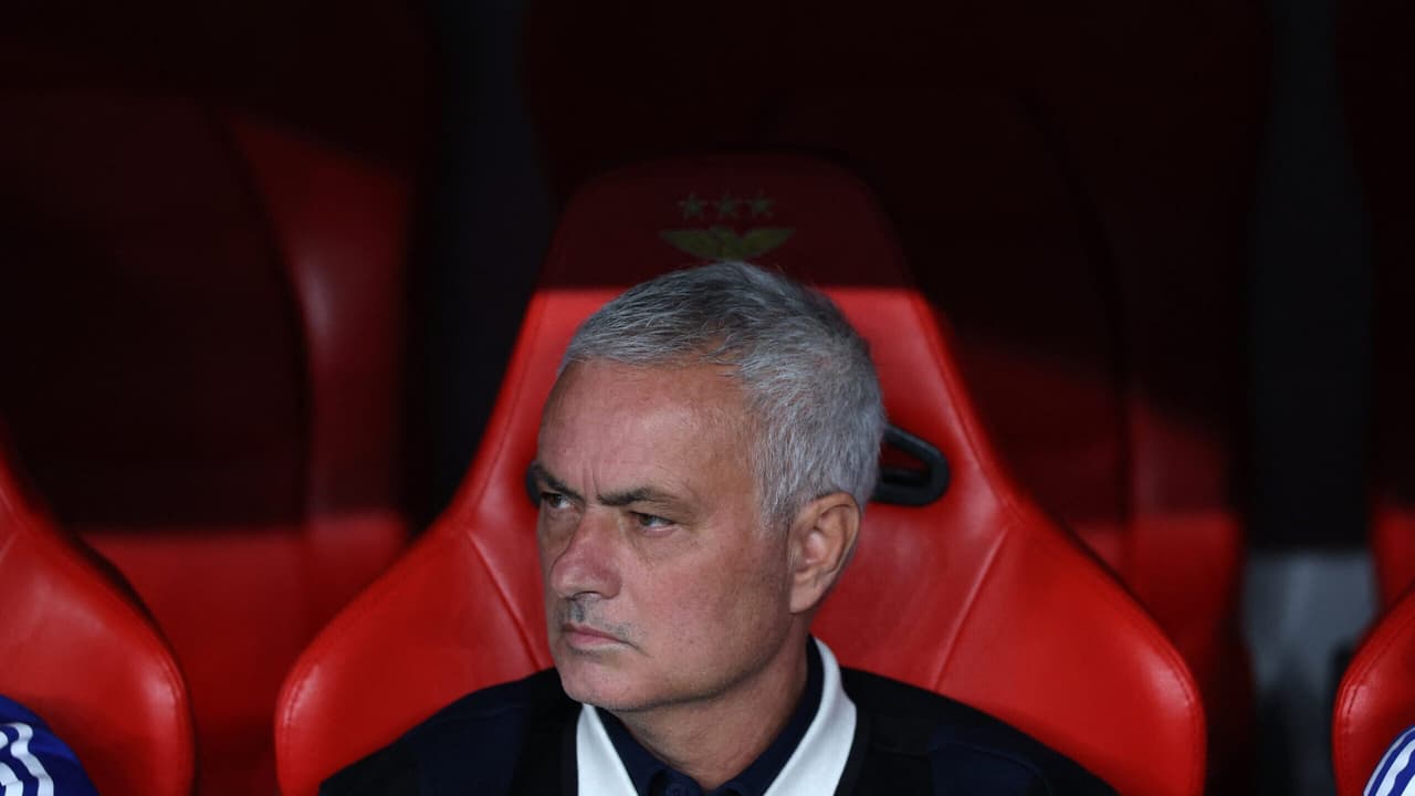 Golaço de ex-flamenguista decepciona Mourinho em duelo europeu