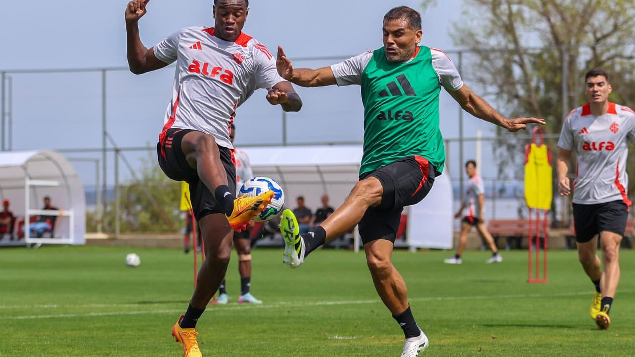 Internacional deve definir escalação e esquema para o Gre-Nal 448