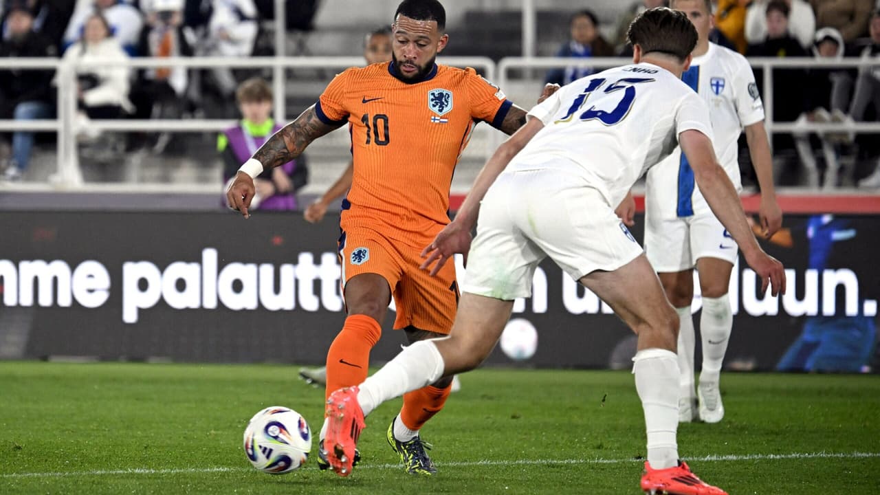 Técnico da Holanda revela condição física de Memphis