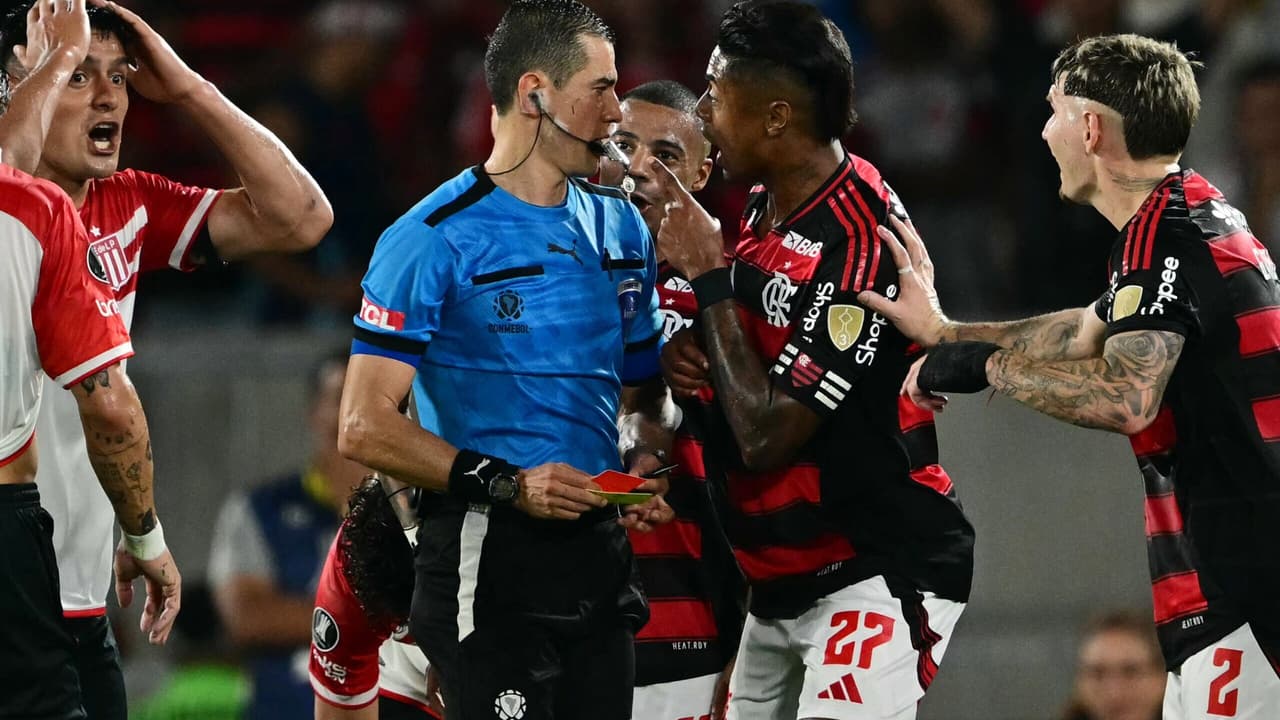 Arbitragem no Fla-Flu: Torcida do Flamengo em choque com decisões inacreditáveis
