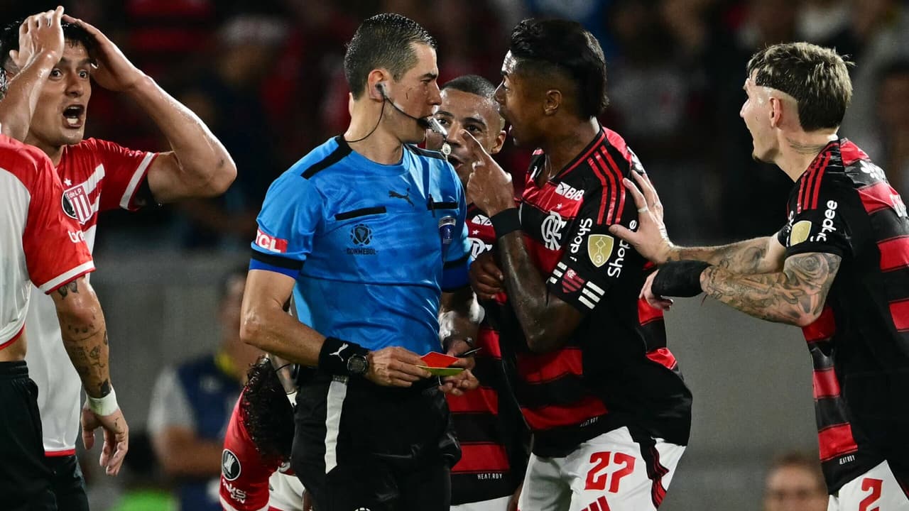 Renata Ruel comenta a polêmica expulsão de Plata em Flamengo x Estudiantes