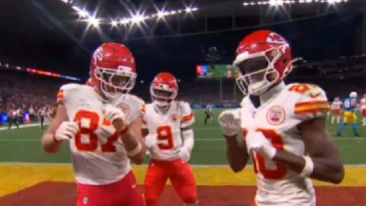 Estrela da NFL Imita Comemoração de Ex-Jogador do Flamengo em Jogo no Brasil!