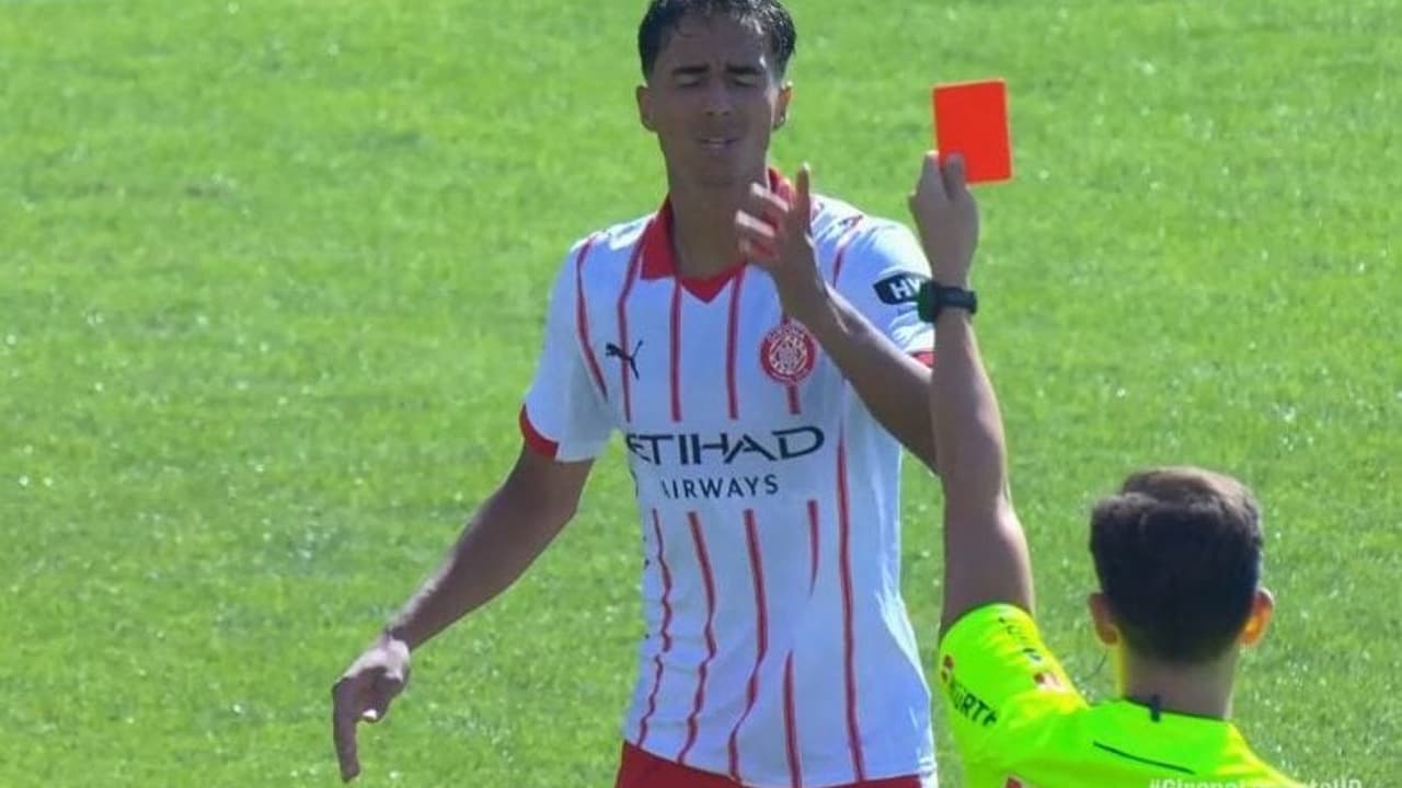 Palmeirense expulso na La Liga por entrada violenta; confira o lance