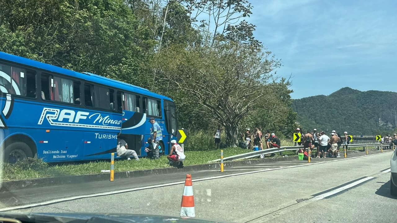Torcedores do Flamengo se envolvem em acidente a caminho do Maracanã antes do clássico