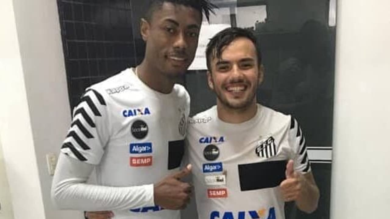 Ex-Santos e Cruzeiro viraliza com histórias de base