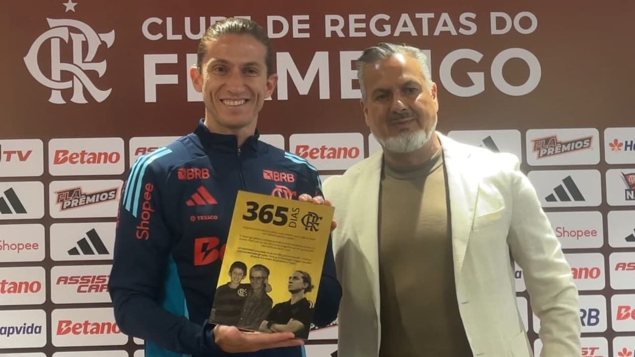 Filipe Luís: Um ano de maestria no comando do Mengão é celebrado com festa!