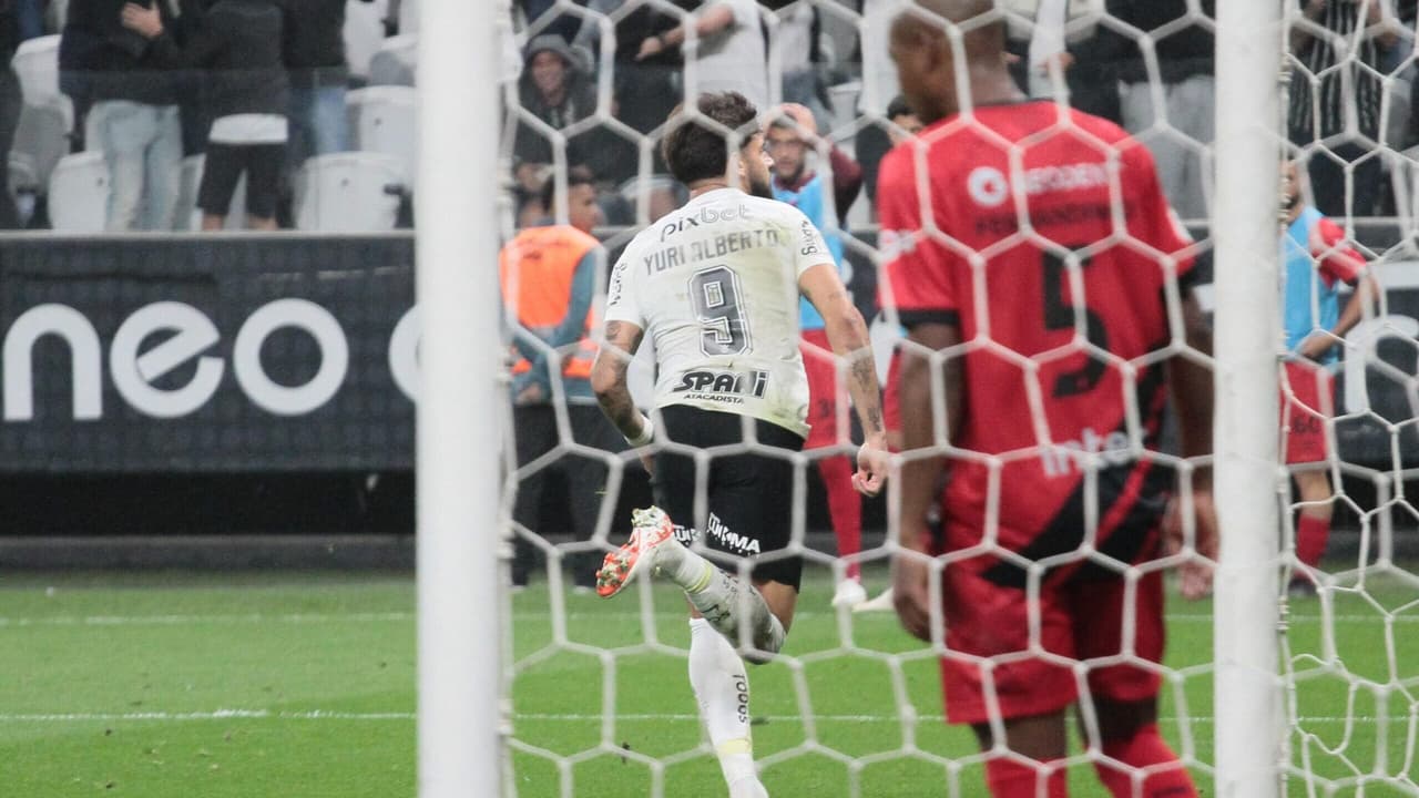Athletico busca vencer o Corinthians para avançar na semifinal da Copa do Brasil