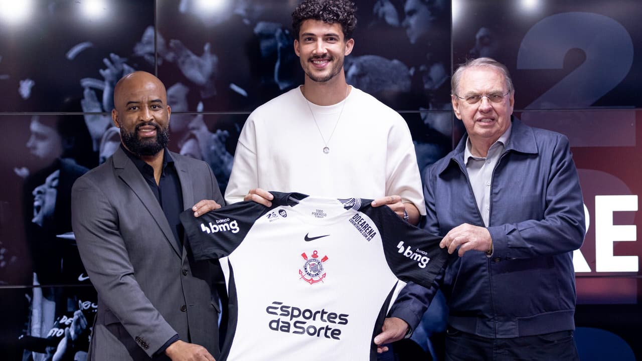 Corinthians oficializa renovação com zagueiro; veja detalhes